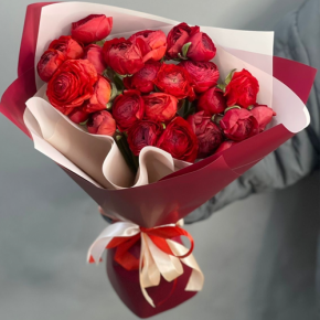 Букет из 21 красного ранункулюса в Лобне