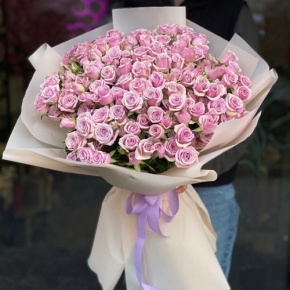 Букет из 25 лиловых кустовых роз (60 см) в Лобне