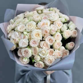 Букет "Кремовый микс" из 25 кустовых роз (50 см) в Лобне