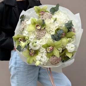Букет "Эдем" из гортензии, орхидей, эустом, эвкалипта и озатамнуса в Лобне