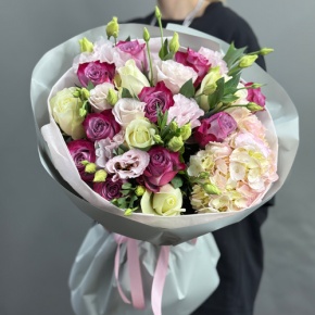 Букет из роз, гортензии и эустом в Лобне