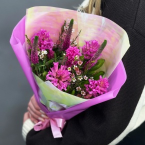 Букет "Вспышка" из гиацинтов, хамелациума и вероники в Лобне