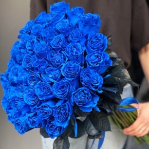 Букет из 51 синей розы Эквадор под ленту (70 см) в Лобне