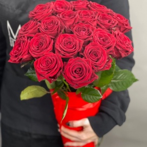 21 красная роза в конусе (50 см) в Лобне