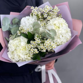 Букет "Суприм" из гортензий и хамелациума в Лобне