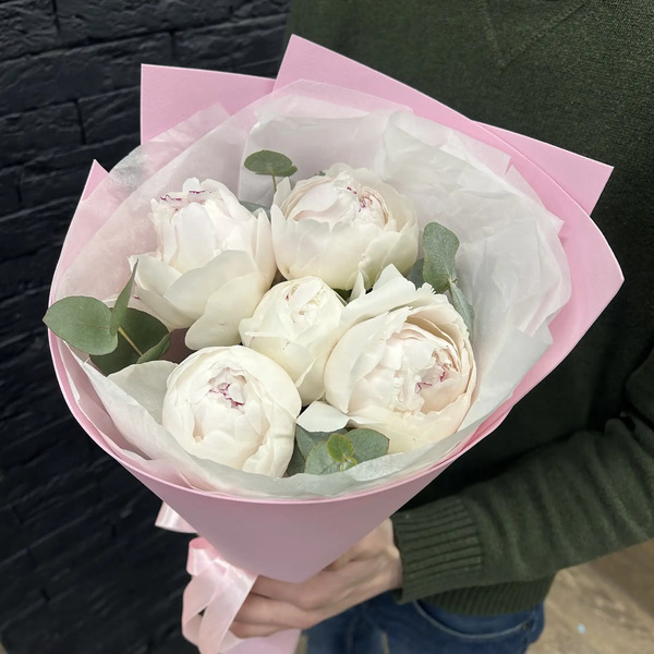 Букет из 5 пионов Одиле "Пломбир" в Лобне