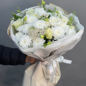 Букет "Меланхолия" из роз и хризантем в Лобне