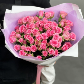 Букет "Рассвет принцессы" из 15 кустовых роз (50 см) в Лобне