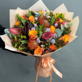 Букет "Даниэлла" из калл, роз, гиперикума, сафари, капса и лейко в Лобне