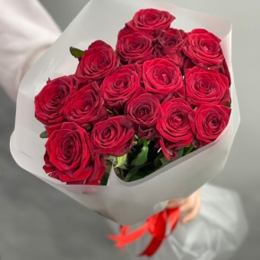 Букетик из 15 красных роз (60 см) в Лобне