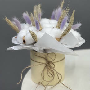 Композиция в шляпной коробке из хлопка, лагуруса и пшеницы (Сухоцвет) в Лобне