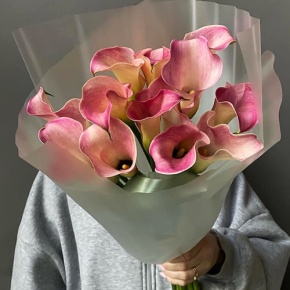 Букет из 13 нежных калл в Лобне