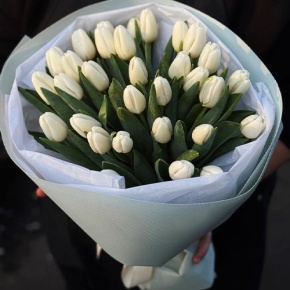 Букет из 31 белого тюльпана в Лобне