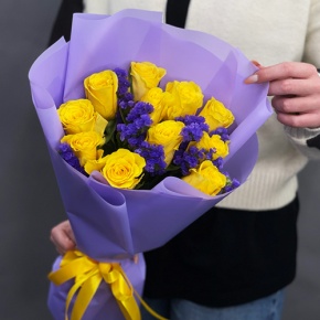 Букет "Лейкерс" из лимонных роз и статицы в Лобне