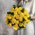 Букет из 25 лимонных роз с рускусом (40 см) в Лобне Букет из 25 лимонных роз с рускусом (40 см) в Лобне