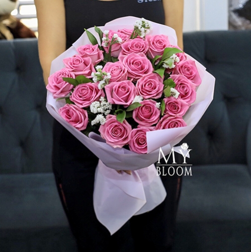 Букет из 21 розовой розы Аква (50 см) в Лобне