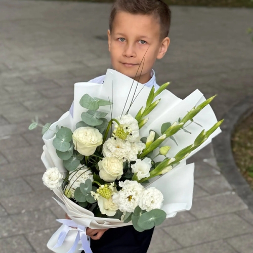 Букет на 1 сентября с гладиолусами, розами, эустомой и орнитогалумом в Лобне
