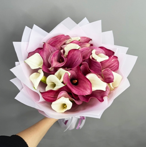 Букет из 25 нежных калл в Лобне