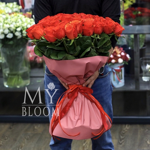Букет 51 коралловая роза (60 см) в Лобне