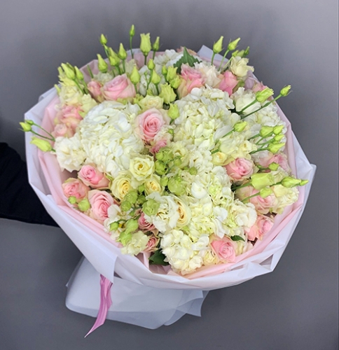Букет "София" из гортензий, эустом и роз в Лобне