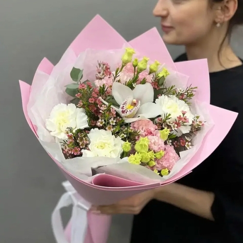 Букет с королевской орхидеей, диантусами, эустомой и шамелациумом в Лобне