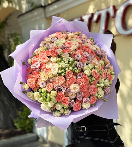 Букет из 101 кустовой розы микс в Лобне
