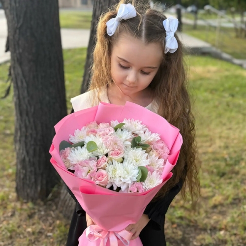 Букет из хризантем, эустом и роз в Лобне